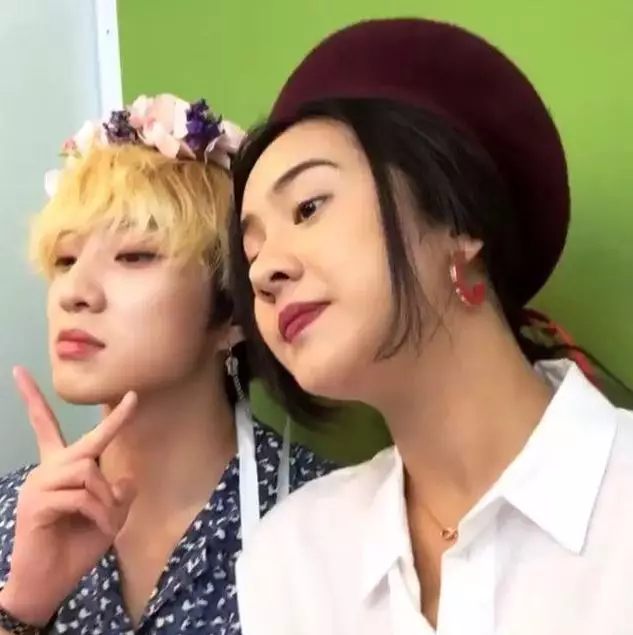 Seleb cantik Indonesia selfie bareng artis Korea Instagram  Seleb cantik Indonesia selfie bareng artis Korea Instagram