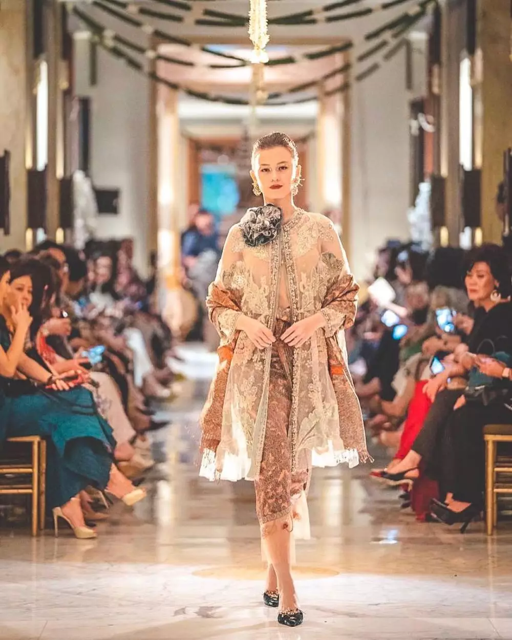 10 Gaya seleb blasteran berkebaya Instagram