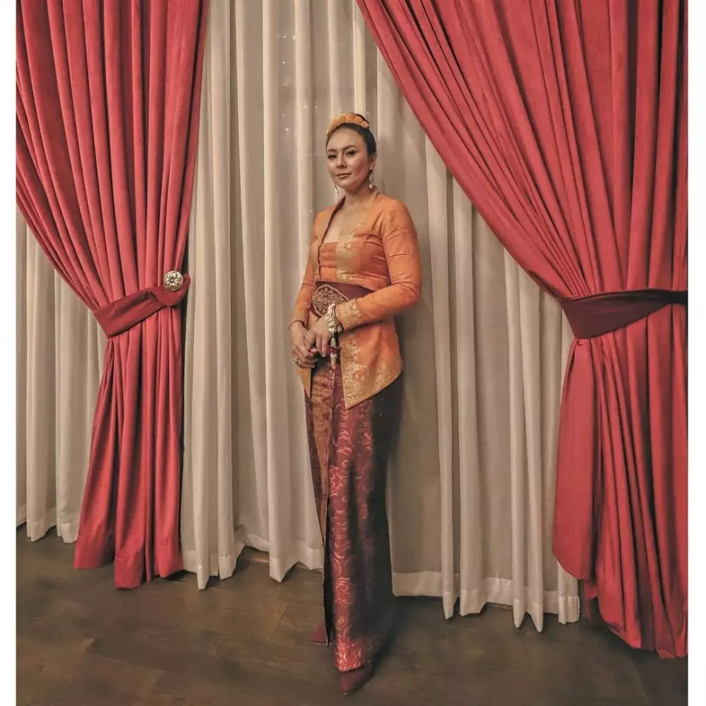 10 Gaya seleb blasteran berkebaya Instagram