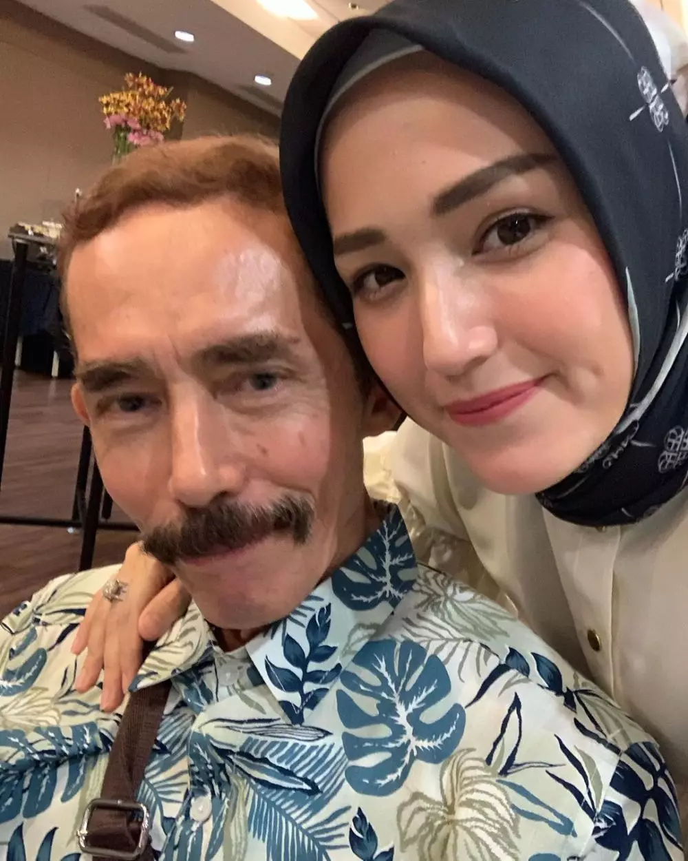 Jarang terekspos, ini potret ayah mertua Pasha Ungu yang berparas bule instagram  Jarang terekspos, ini potret ayah mertua Pasha Ungu yang berparas bule instagram