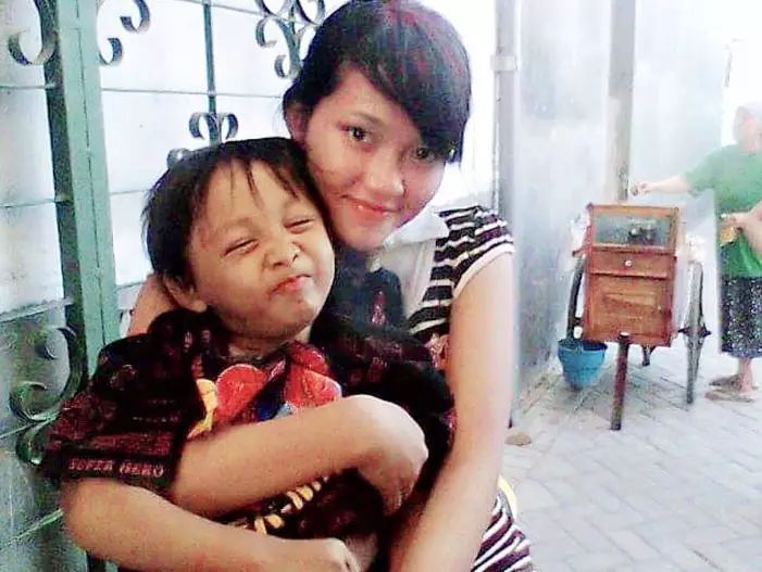 Unggah foto lawas bersama bocah, paras Via Vallen tuai pujian instagram  Unggah foto lawas bersama bocah, paras Via Vallen tuai pujian instagram