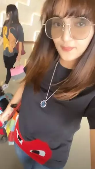 penampilan baru Ashanty dengan poni © 2019 instagram.com