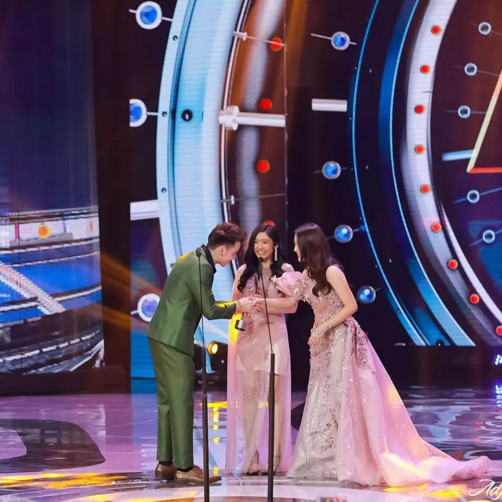 Momen Stefan William salami Natasha Wilona Instagram Momen Stefan William salami Natasha Wilona Instagram