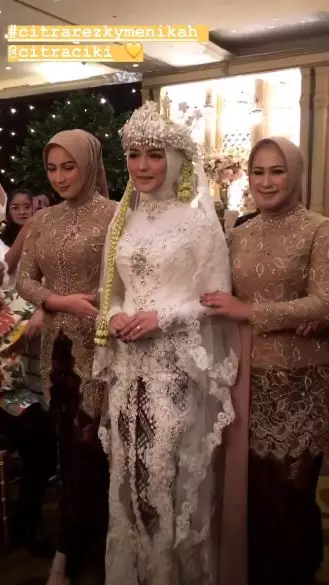 momen akad nikah Ciki dan Rezky © 2019 instagram.com momen akad nikah Ciki dan Rezky © 2019 instagram.com