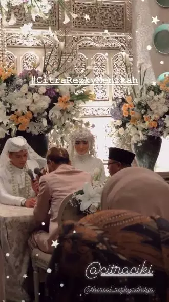 momen akad nikah Ciki dan Rezky © 2019 instagram.com momen akad nikah Ciki dan Rezky © 2019 instagram.com