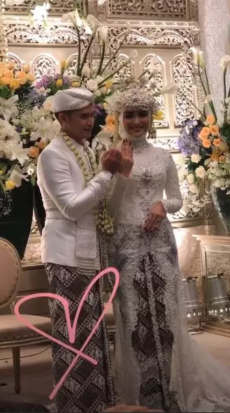 momen akad nikah Ciki dan Rezky © 2019 instagram.com momen akad nikah Ciki dan Rezky © 2019 instagram.com