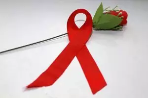 Hidup dengan penderita infeksi HIV, 4 hal ini bisa membantu mereka lho