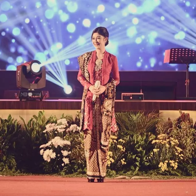 Uut Permatasari dan Dewi Perssik manggung bareng Instagram Uut Permatasari dan Dewi Perssik manggung bareng Instagram