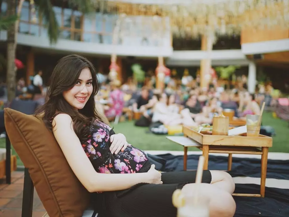 Gaya OOTD Syahnaz Shadiqah © 2019 brilio.net Gaya OOTD Syahnaz Shadiqah © 2019 brilio.net