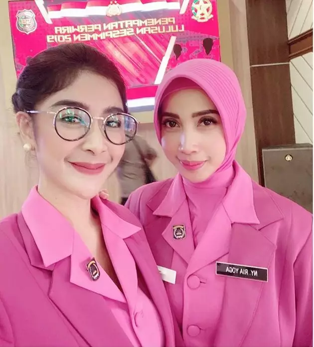 uut permatasari pakai seragam bhayangkari  Instagram