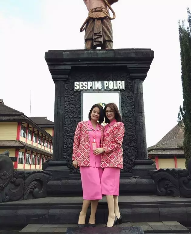 uut permatasari pakai seragam bhayangkari  Instagram