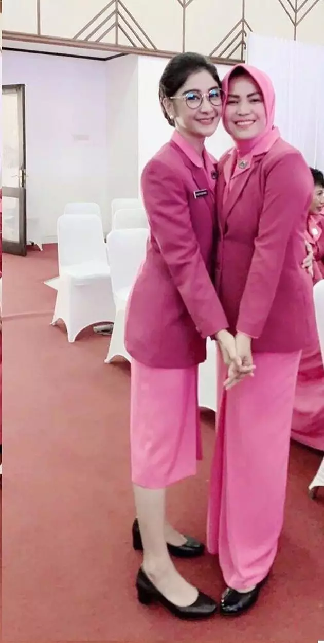 uut permatasari pakai seragam bhayangkari  Instagram