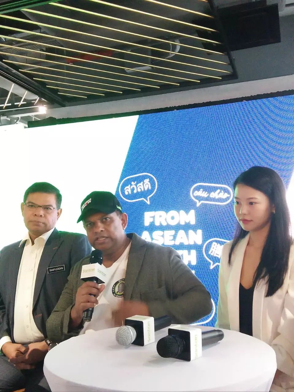 Menu hidangan penerbangan AirAsia kini bisa dinikmati di darat © 2019 brilio.net