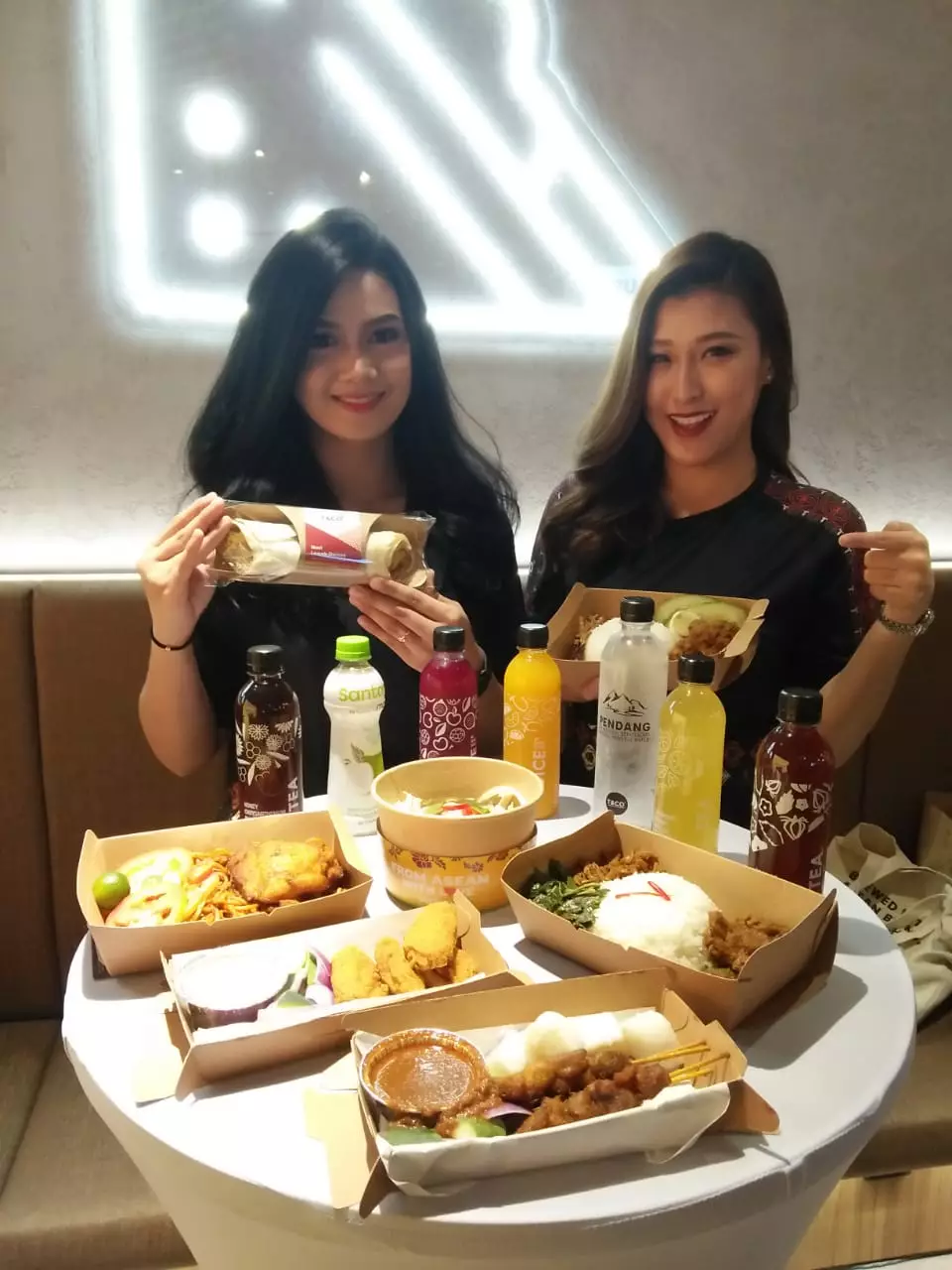 Menu hidangan penerbangan AirAsia kini bisa dinikmati di darat © 2019 brilio.net