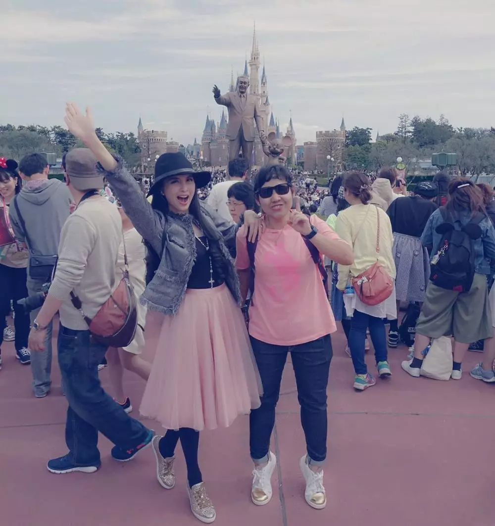 Sandra Dewi dan asisten  Instagram 