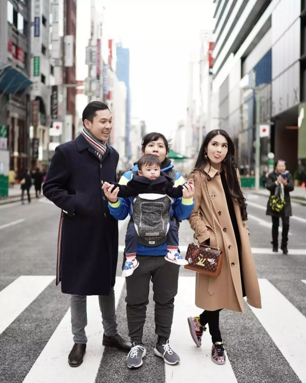 Sandra Dewi dan asisten  Instagram 