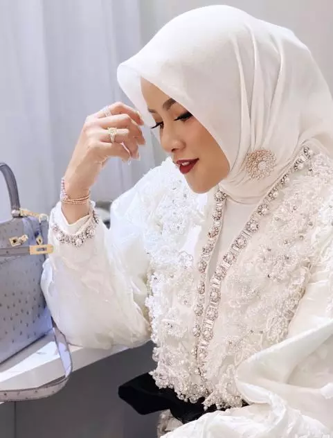 olla ramlan bergelimang berlian Instagram  olla ramlan bergelimang berlian Instagram