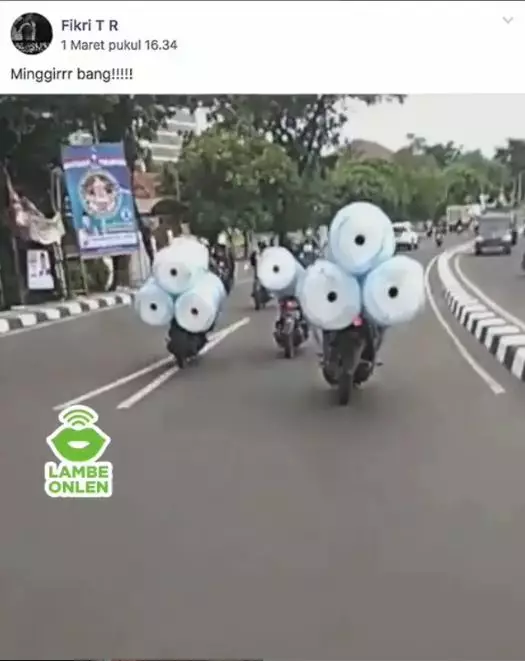 momen pas pengendara ketemu kembaran © 2019 berbagai sumber momen pas pengendara ketemu kembaran © 2019 berbagai sumber