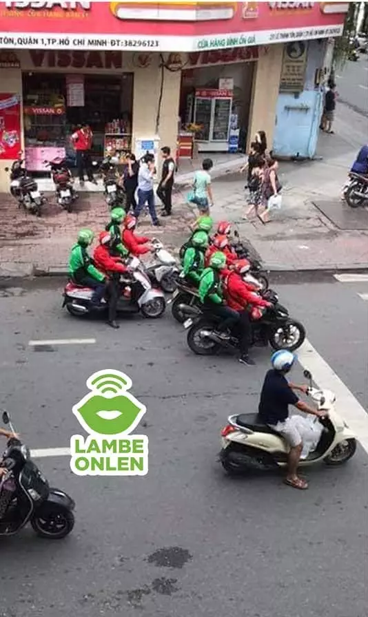 momen pas pengendara ketemu kembaran © 2019 berbagai sumber momen pas pengendara ketemu kembaran © 2019 berbagai sumber