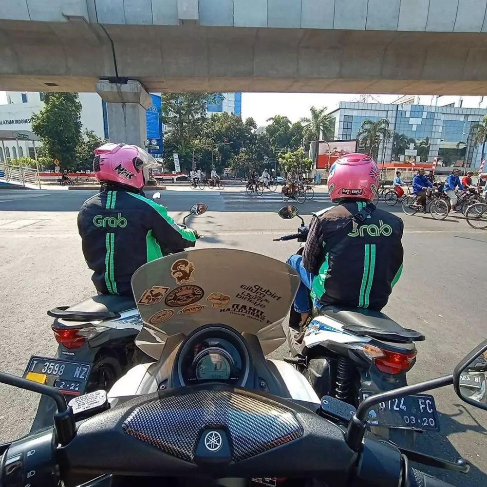 momen pas pengendara ketemu kembaran © 2019 berbagai sumber momen pas pengendara ketemu kembaran © 2019 berbagai sumber