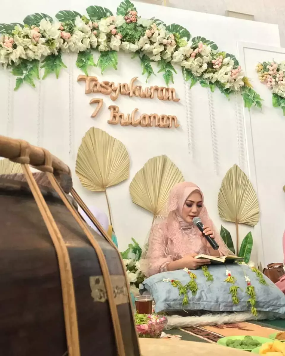 Potret tasyakuran 7 bulanan Lita Masterchef Instagram/@yulitamci5real