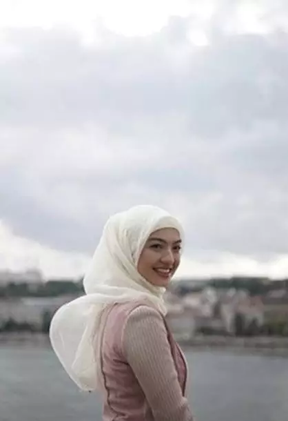 raline shah pakai hijab  Instagram