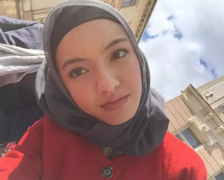raline shah pakai hijab  Instagram