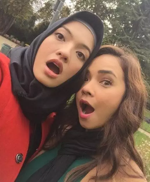 raline shah pakai hijab  Instagram