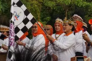 Oase ajak Iriana jalan santai jelang Hari Ibu, ini pesan yang diusung