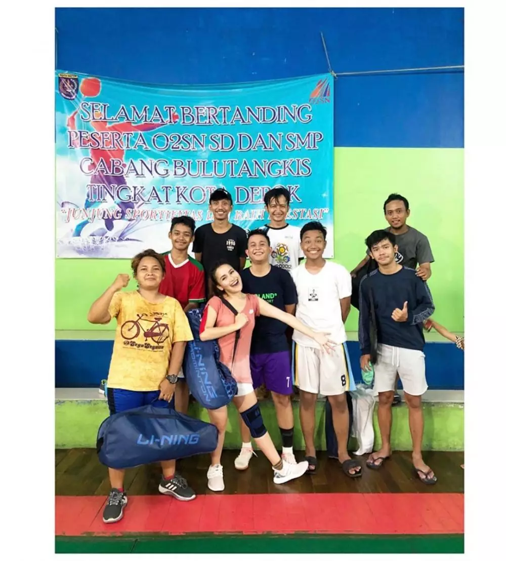  Termasuk Ayu Ting Ting, 5 seleb Tanah Air ini hobi bulutangkis Instagram/@ayutingting92 @mariaselena_