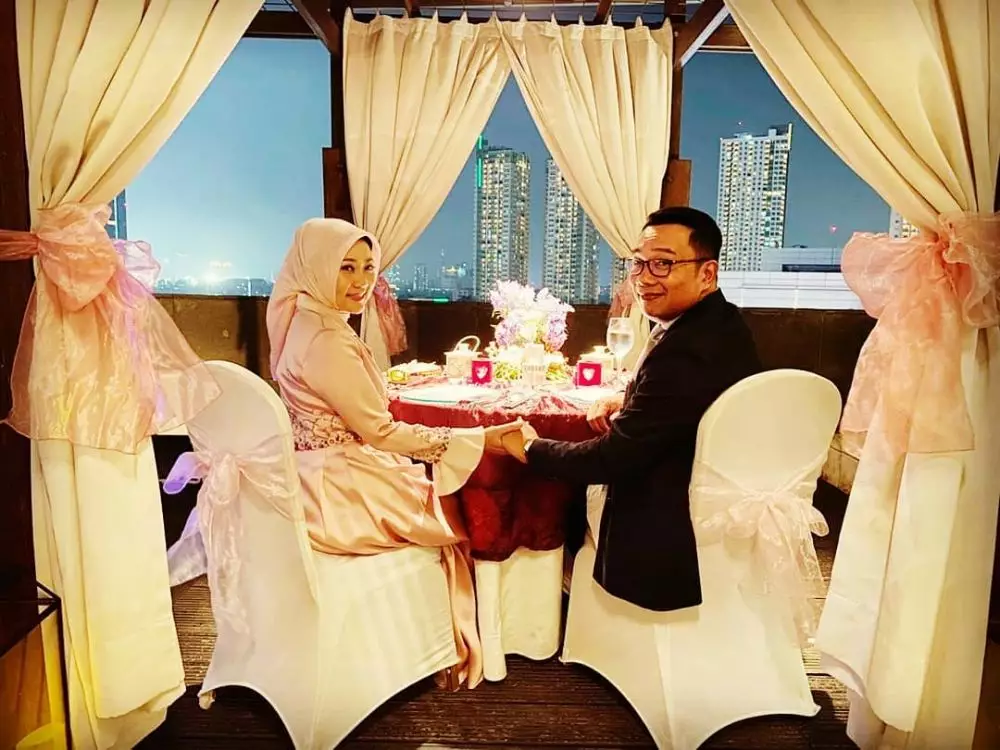 Momen makan malam Ridwan Kamil dan istri Instagram 