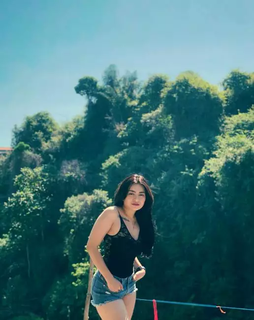 potret Nathaloe Holscher Instagram