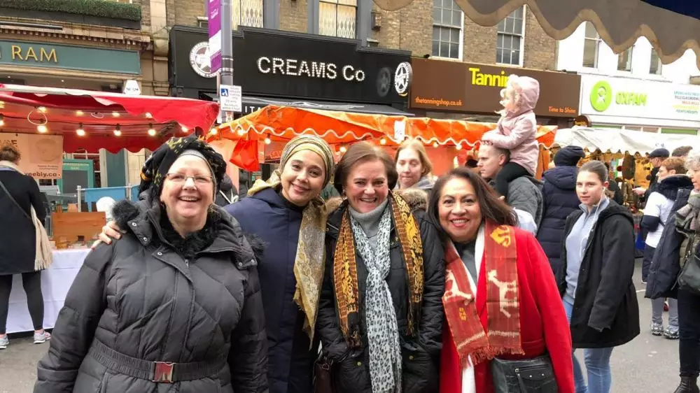 Ayu azhari pakai kain tenun NTT Instagram Ayu azhari pakai kain tenun NTT Instagram