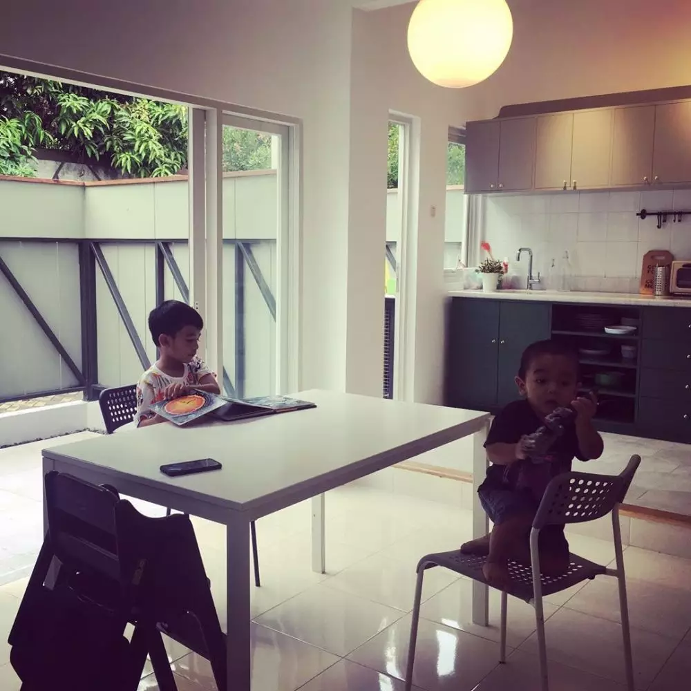 Pernah tinggal di kontrakan petak, ini 7 penampakan rumah Enno Lerian Instagram/@ennolerian_