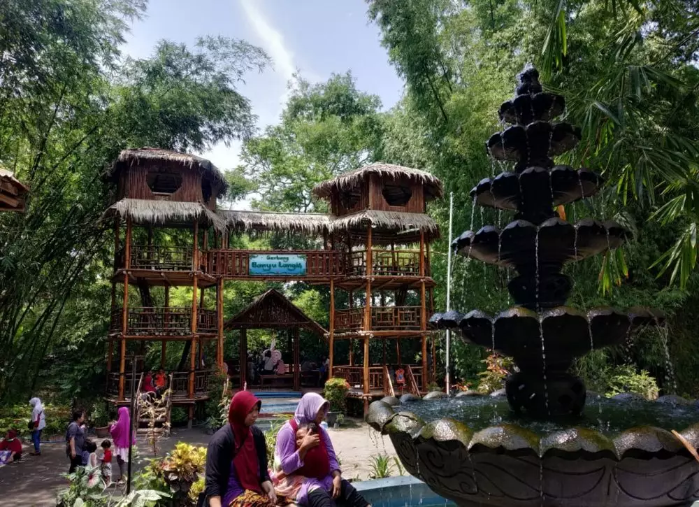 LIPUTAN - Melepas penat dengan kesegaran Gerbang Banyu Langit © 2019 brilio.net