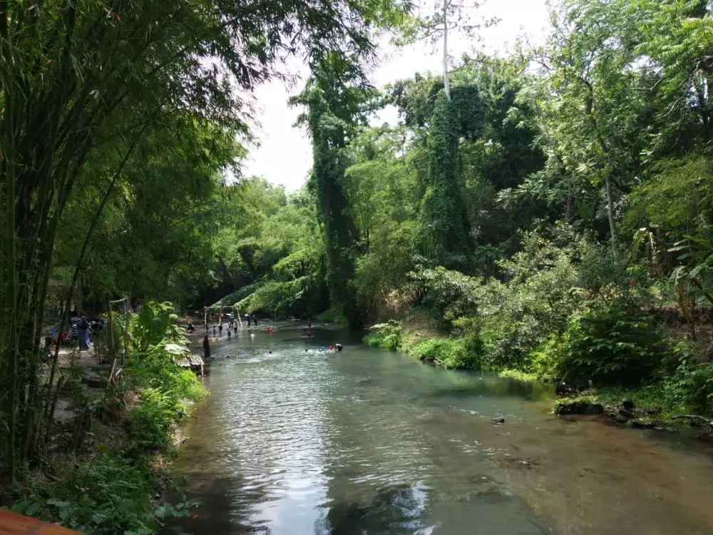 LIPUTAN - Melepas penat dengan kesegaran Gerbang Banyu Langit © 2019 brilio.net