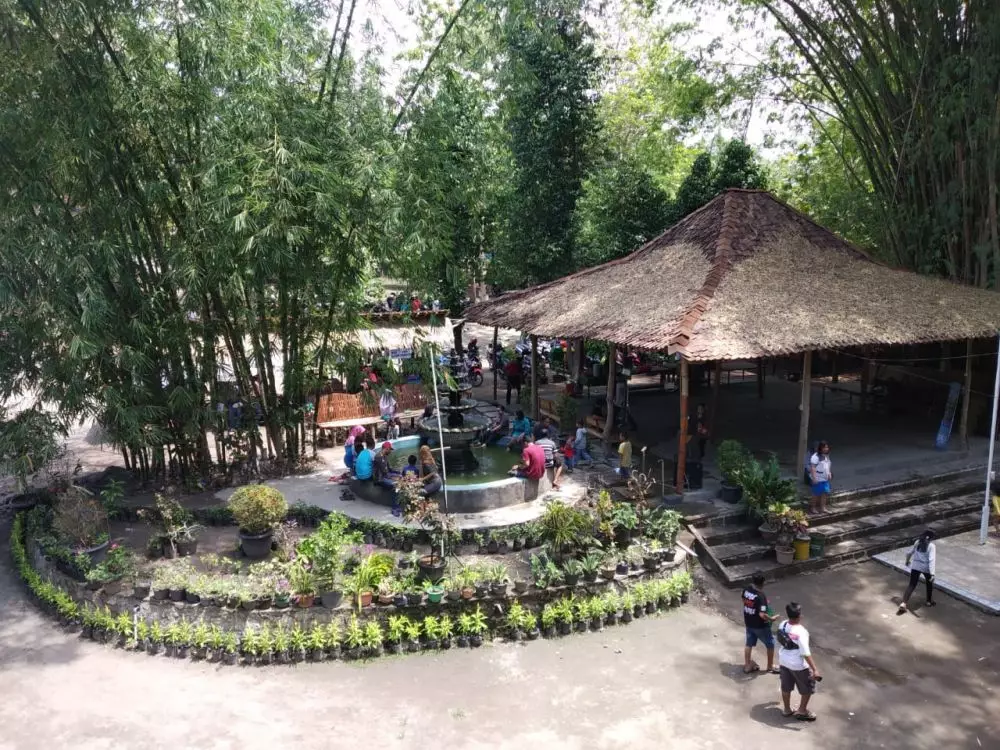 LIPUTAN - Melepas penat dengan kesegaran Gerbang Banyu Langit © 2019 brilio.net