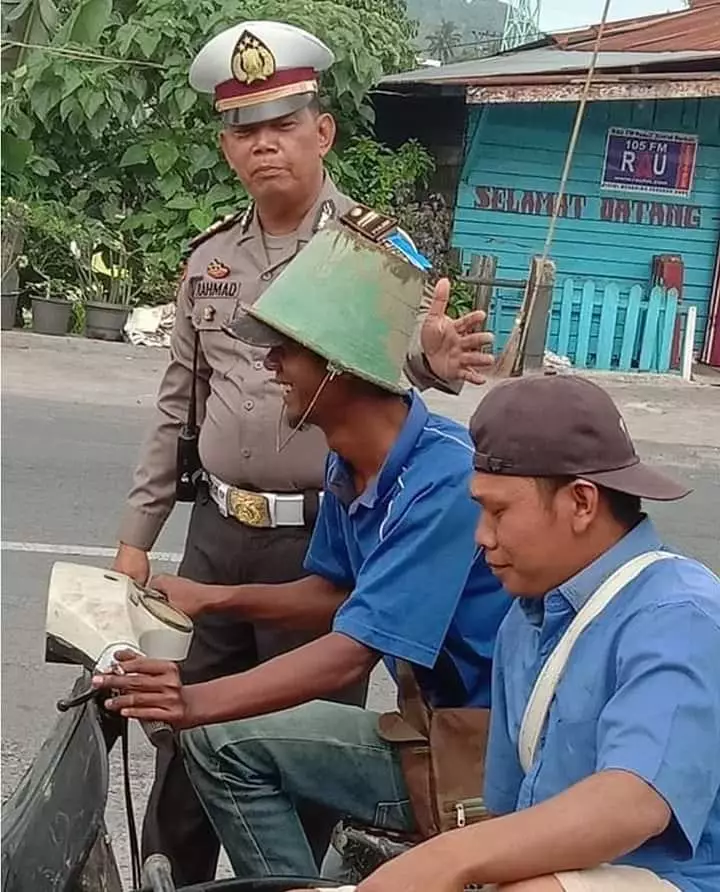 bapak terlalu santai di jalan © 2019 instagram.com
