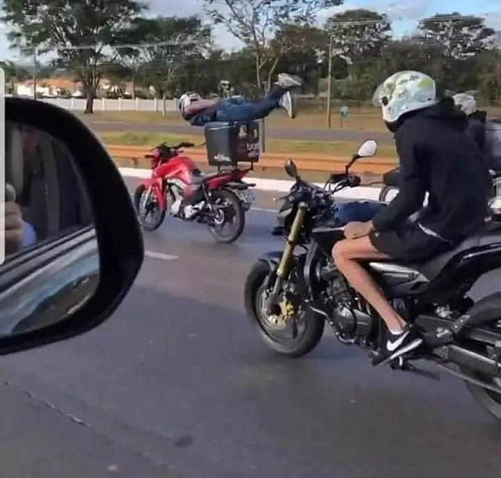 bapak terlalu santai di jalan © 2019 instagram.com