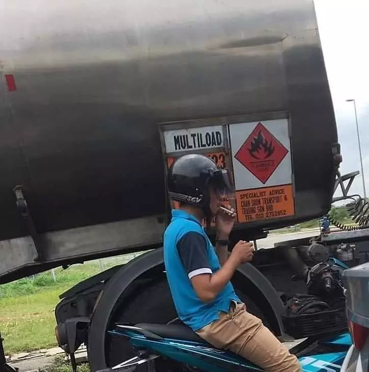 bapak terlalu santai di jalan © 2019 instagram.com