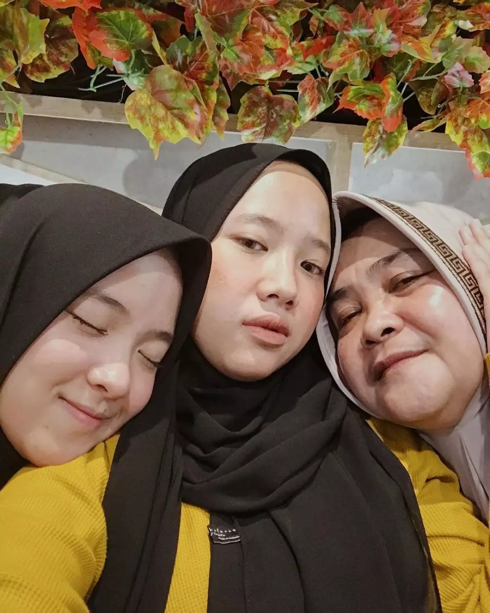 Potret kedekatan Nissa Sabyan dan ibunya Instagram 