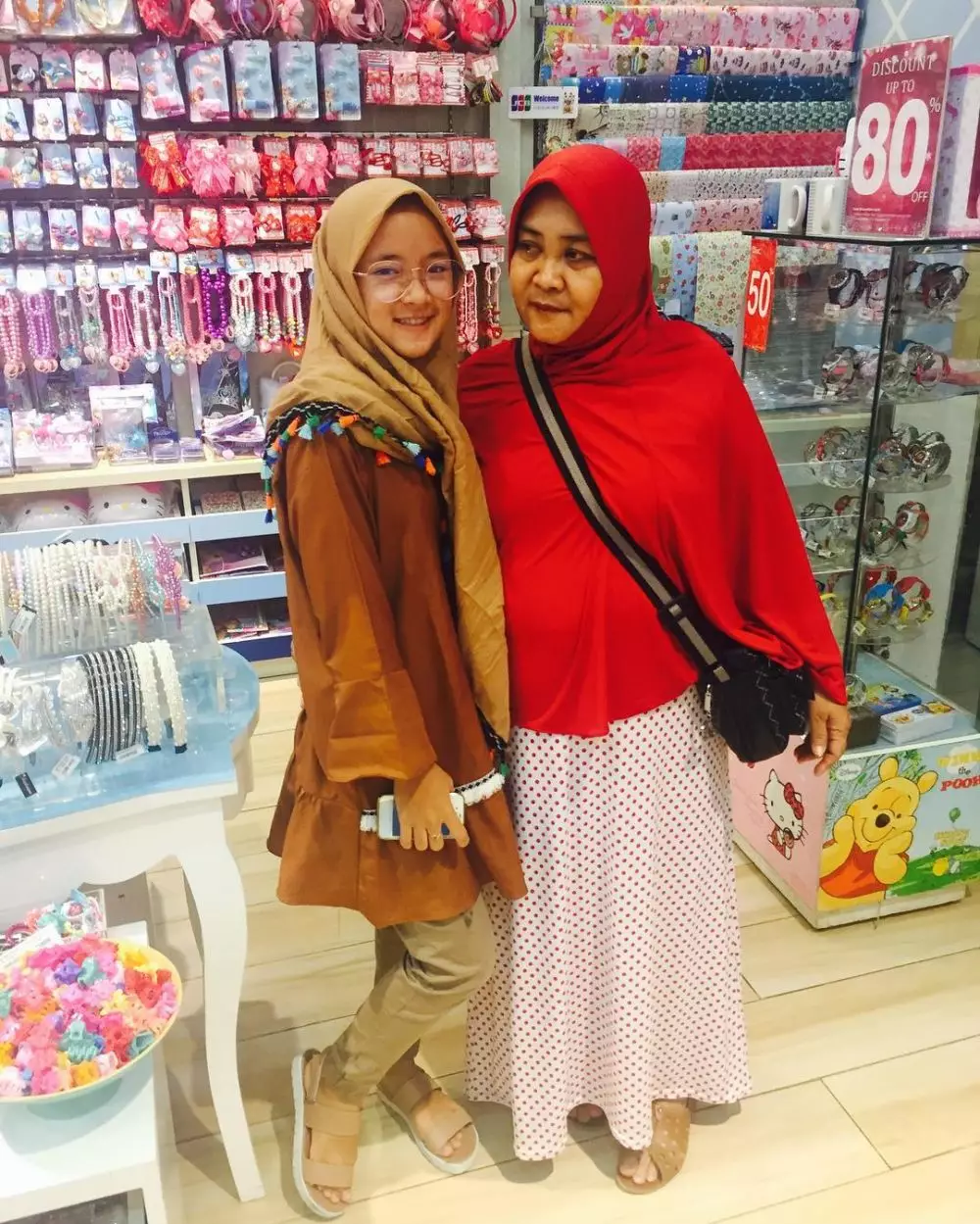 Potret kedekatan Nissa Sabyan dan ibunya Instagram 