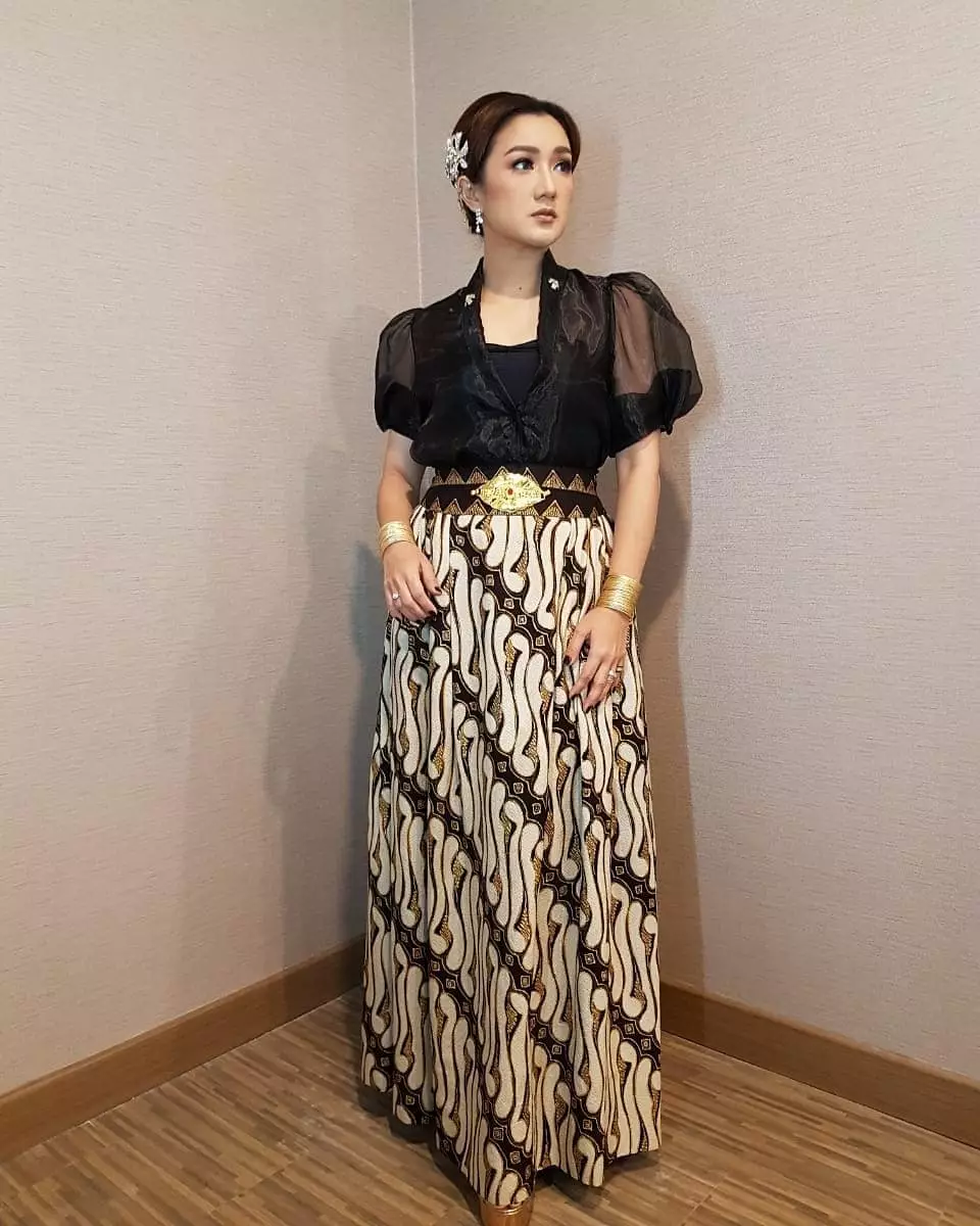 pesona Melly Mono gantikan Tantri Kotak © 2019 instagram.com pesona Melly Mono gantikan Tantri Kotak © 2019 instagram.com