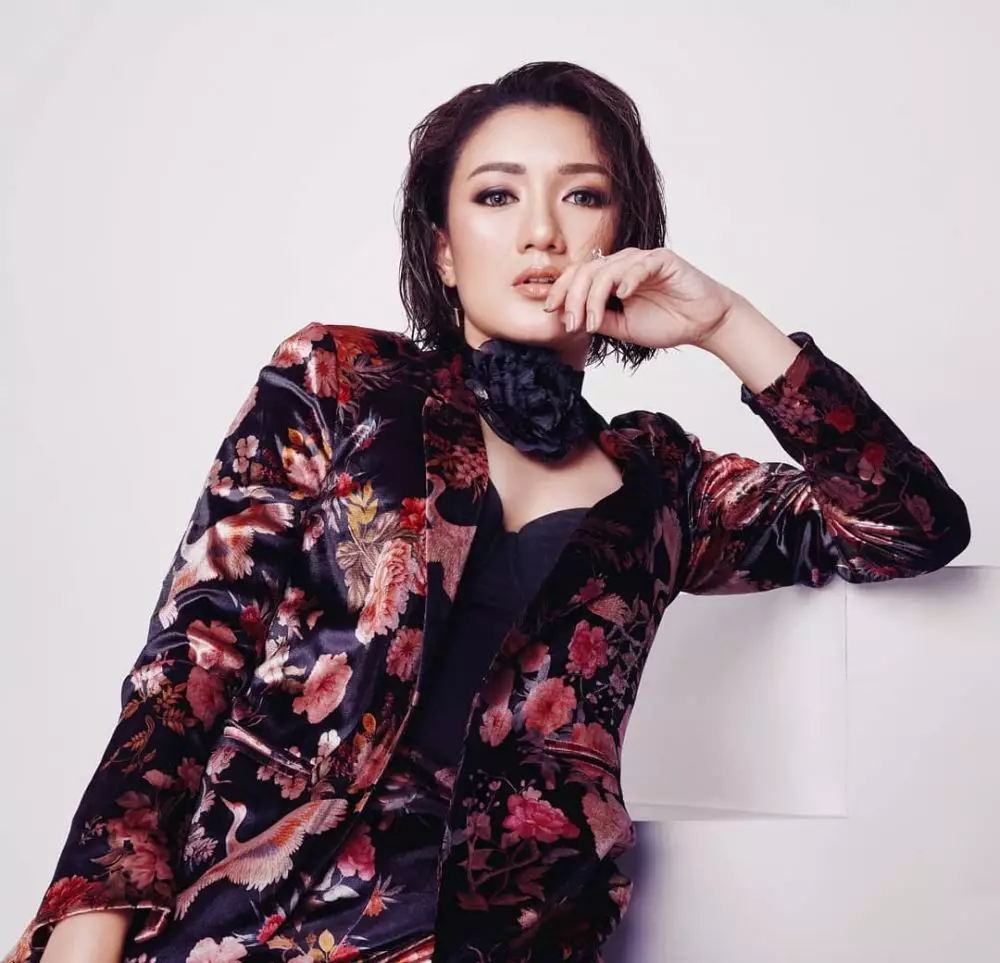 pesona Melly Mono gantikan Tantri Kotak © 2019 instagram.com pesona Melly Mono gantikan Tantri Kotak © 2019 instagram.com