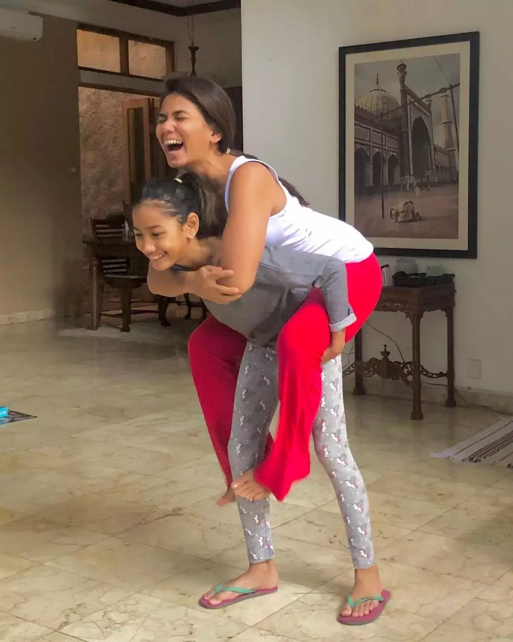 8 Potret penampakan rumah Nova Eliza, simpel & penuh lukisan @novaelizastory