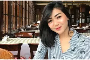 10 Potret Cyndyana Lorens, pramugari cantik adik Kriss Hatta