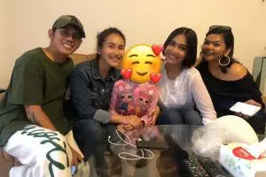 Ngefans berat, ini momen haru putri Denada ketemu Ayu Ting Ting