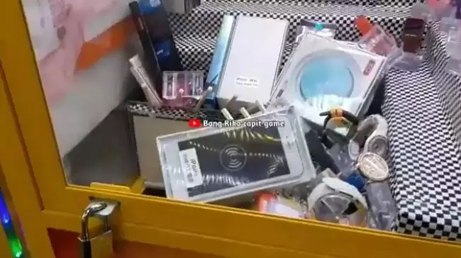 penampakan mesin pencapit Istimewa penampakan mesin pencapit Istimewa