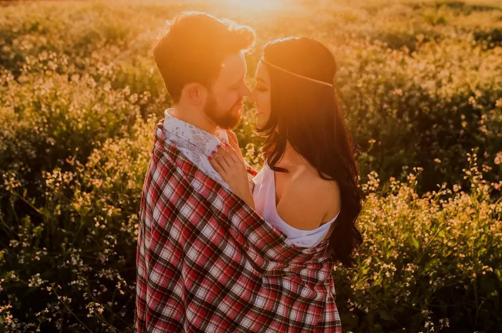 135 Kata-kata bijak cinta romantis © 2022 berbagai sumber 135 Kata-kata bijak cinta romantis © 2022 berbagai sumber