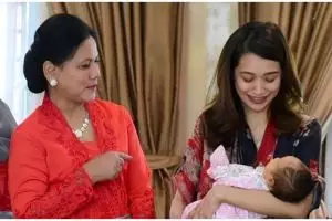 5 Momen Gista Putri dijenguk Iriana Jokowi, gayanya panen pujian